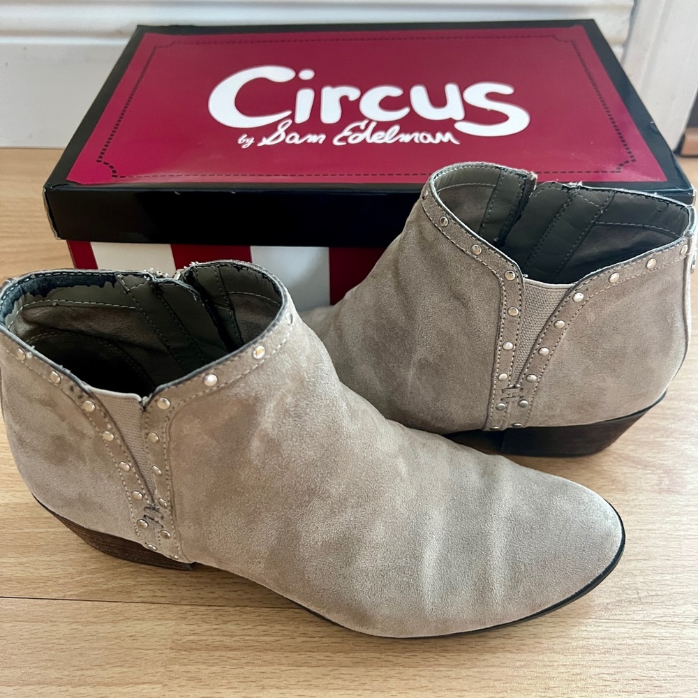 Circus by Sam Edelman's Phyllis, Putty Ankle Booties, Size 6